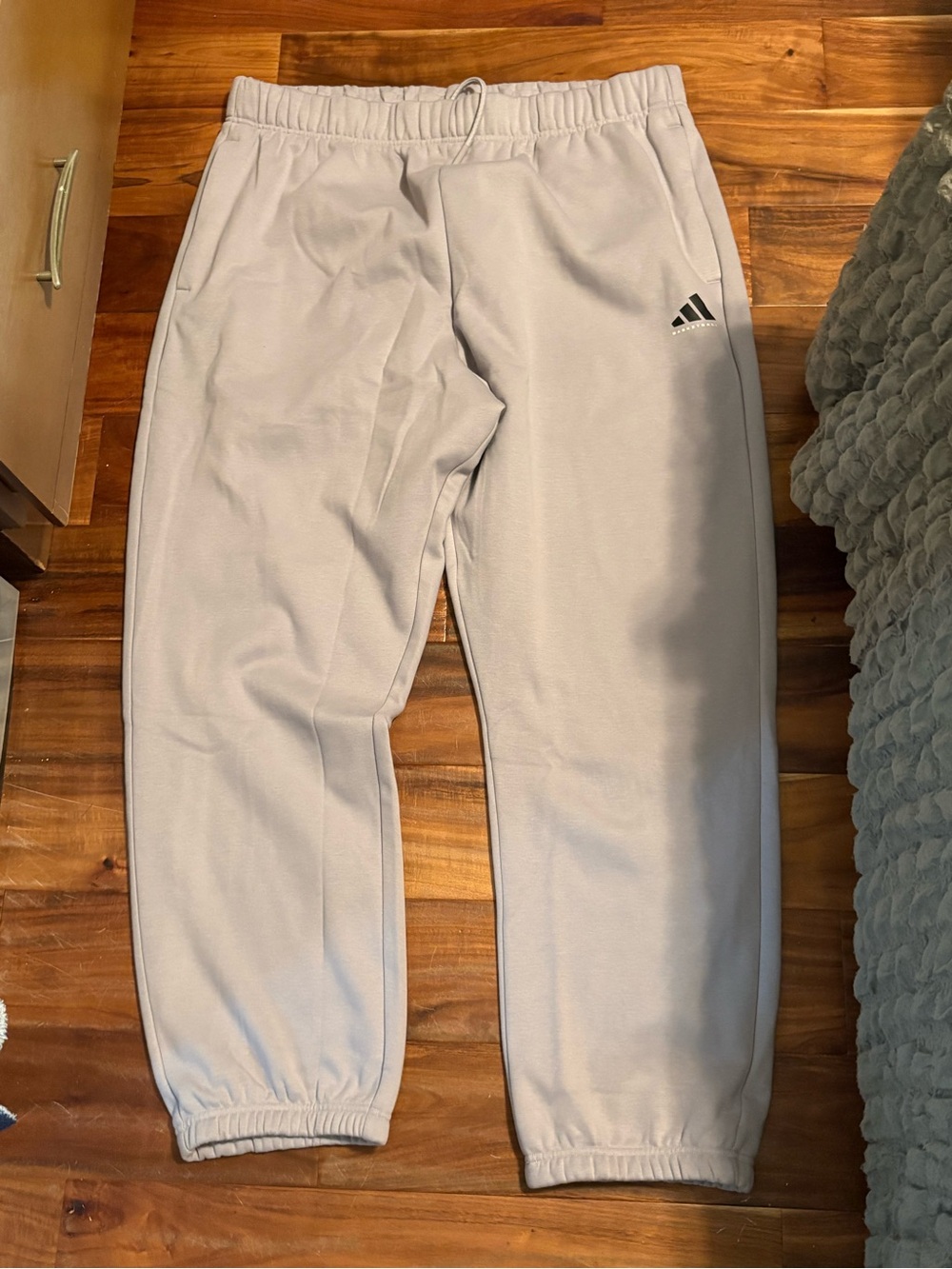 NWT Adidas Basketball Fleece Jogger Pants XL Glory Grey Unisex Sweatpants (0819)